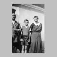 028-0085 Rudolf Buchholz aus Gross Keylau mit seinem Sohn Fritz und seiner Ehefrau Gertrud..jpg